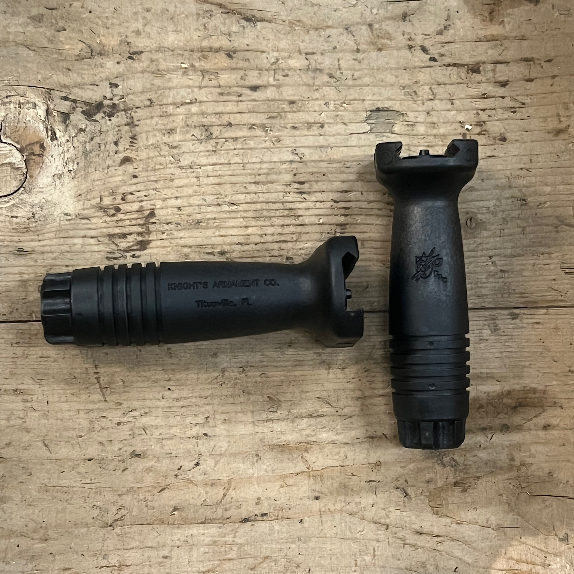 Knights Armament Company Vertical Pistol Grip - Black - Moka's Raifus